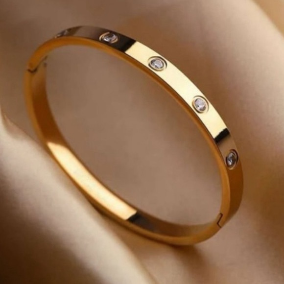 Sparkling Splendor Yellow Gold Rhinestone Bangle New - Picture 4 of 4